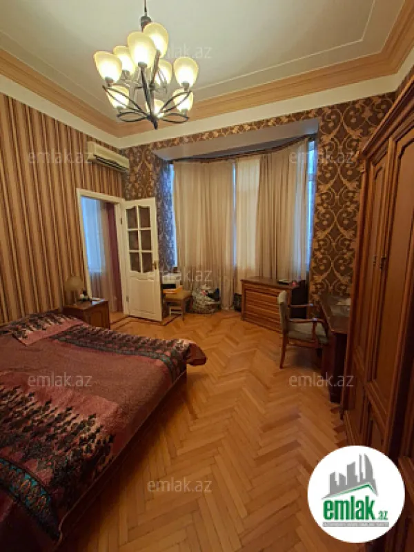 Satılır 3 otaqlı köhnə tikili 90 m²