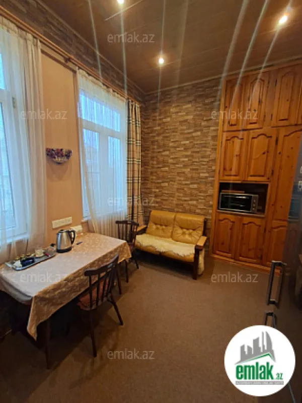 Satılır 3 otaqlı köhnə tikili 90 m²