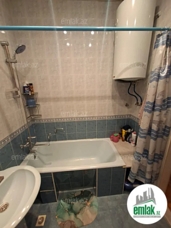 Satılır 3 otaqlı köhnə tikili 90 m²