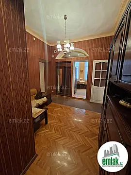 Satılır 3 otaqlı köhnə tikili 90 m²