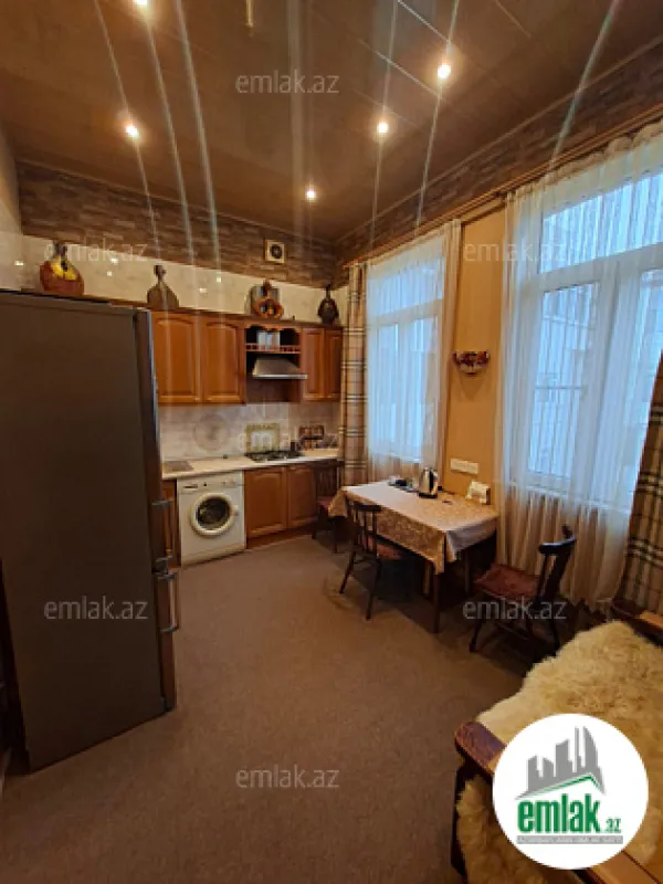 Satılır 3 otaqlı köhnə tikili 90 m²