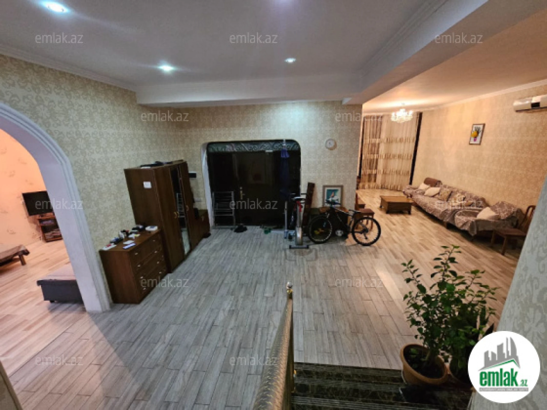 Satılır 6 otaqlı həyət evi 250 m²