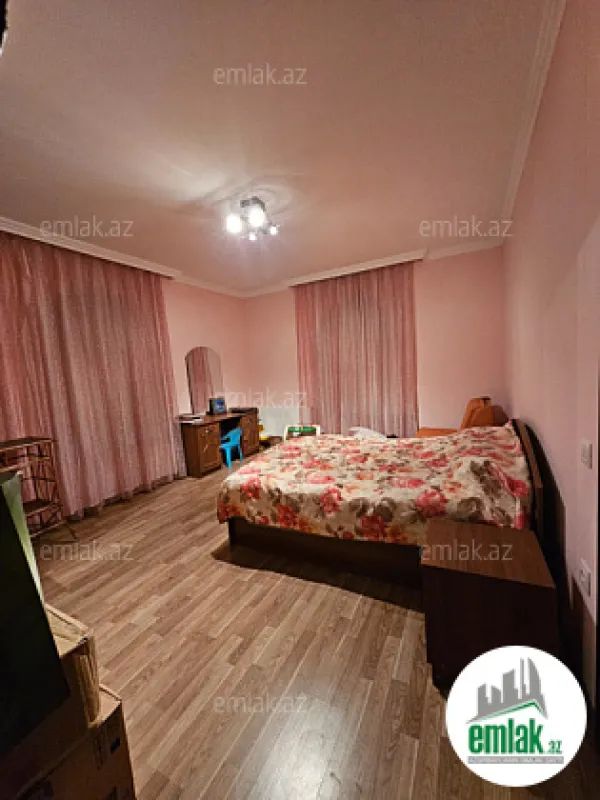 Satılır 6 otaqlı həyət evi 250 m²