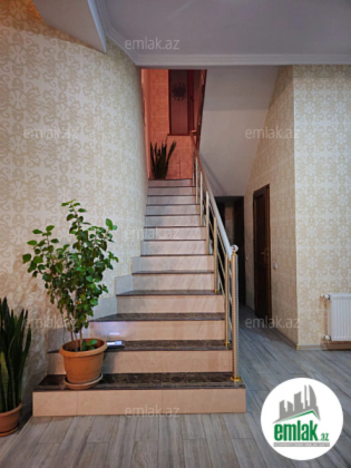 Satılır 6 otaqlı həyət evi 250 m²