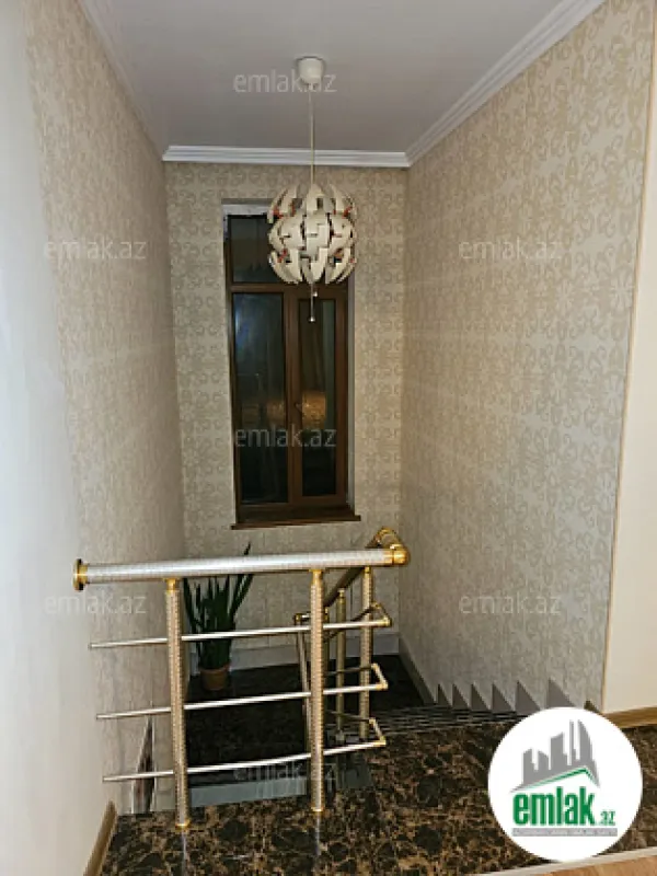 Satılır 6 otaqlı həyət evi 250 m²