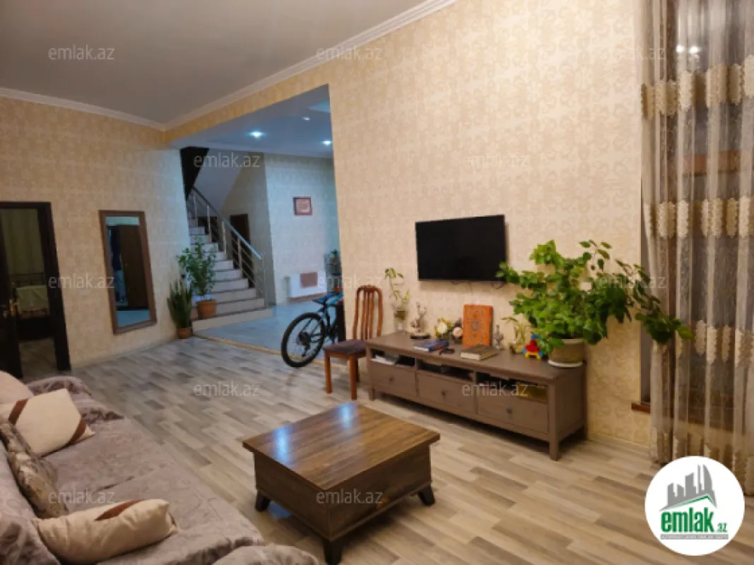 Satılır 6 otaqlı həyət evi 250 m²