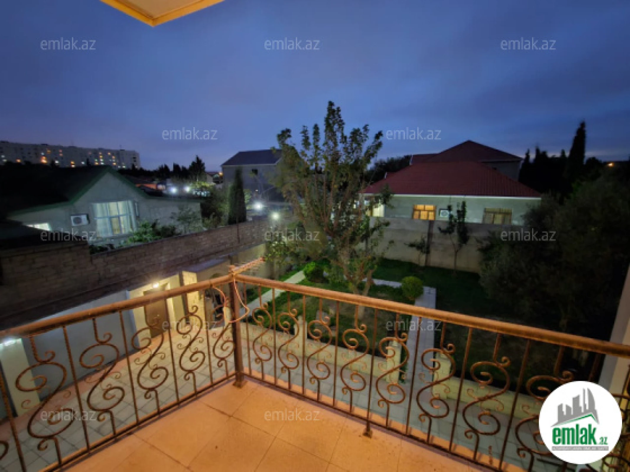 Satılır 6 otaqlı həyət evi 250 m²