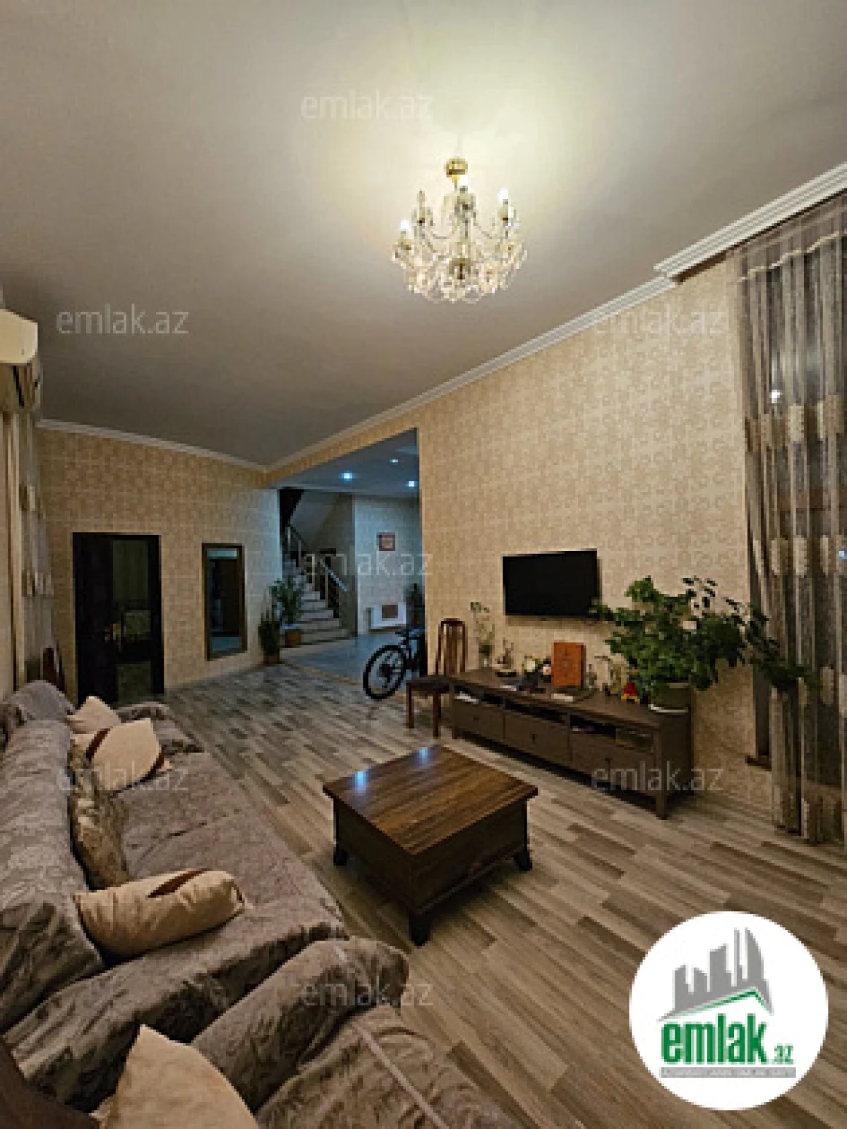 Satılır 6 otaqlı həyət evi 250 m²
