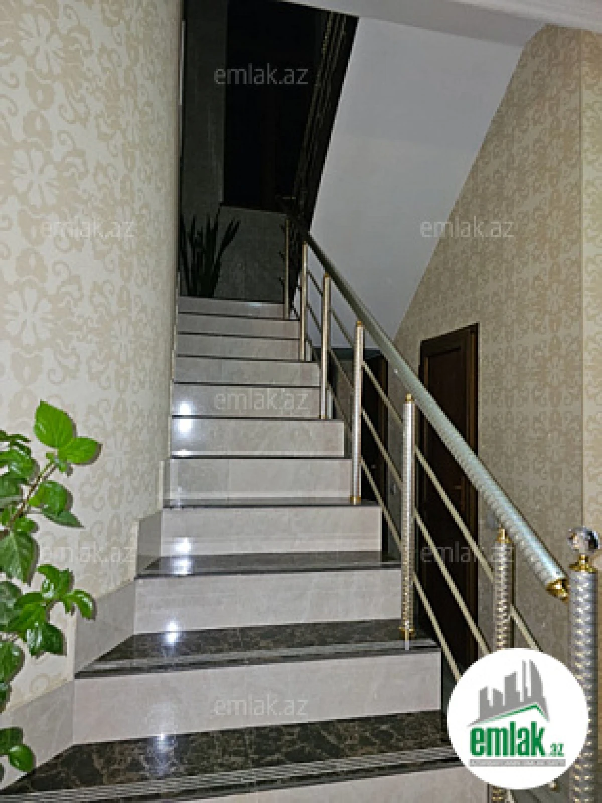 Satılır 6 otaqlı həyət evi 250 m²