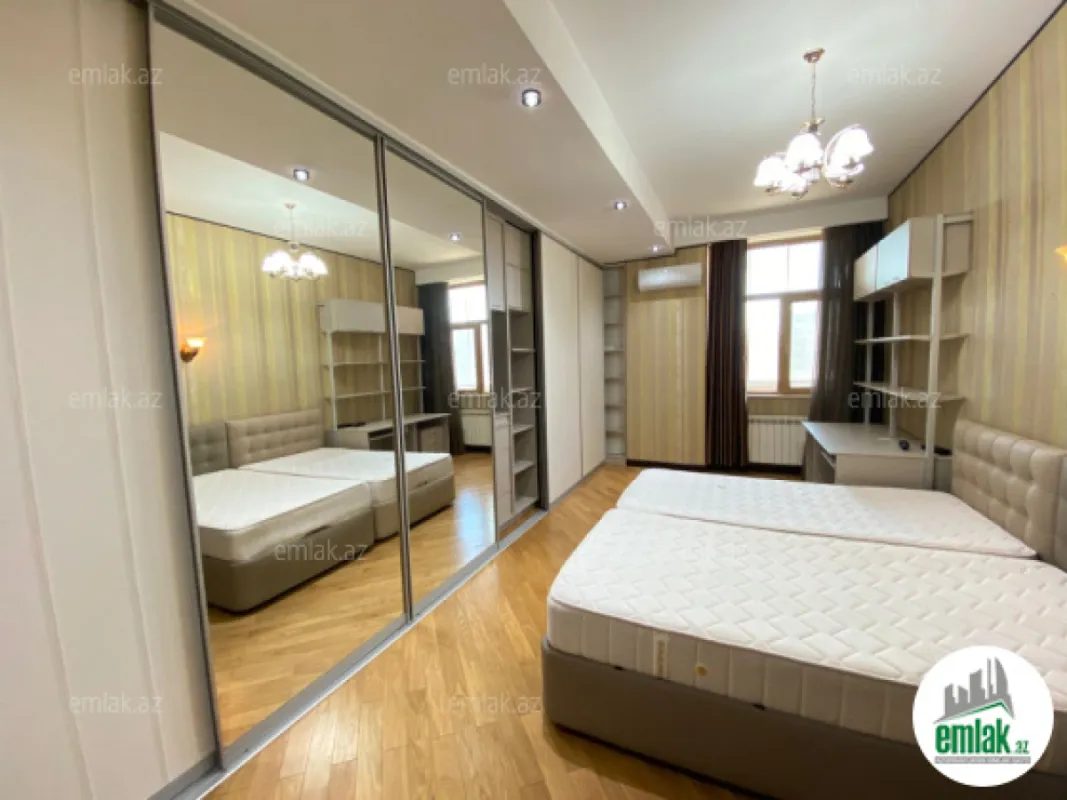 Satılır 4 otaqlı yeni tikili 185 m²