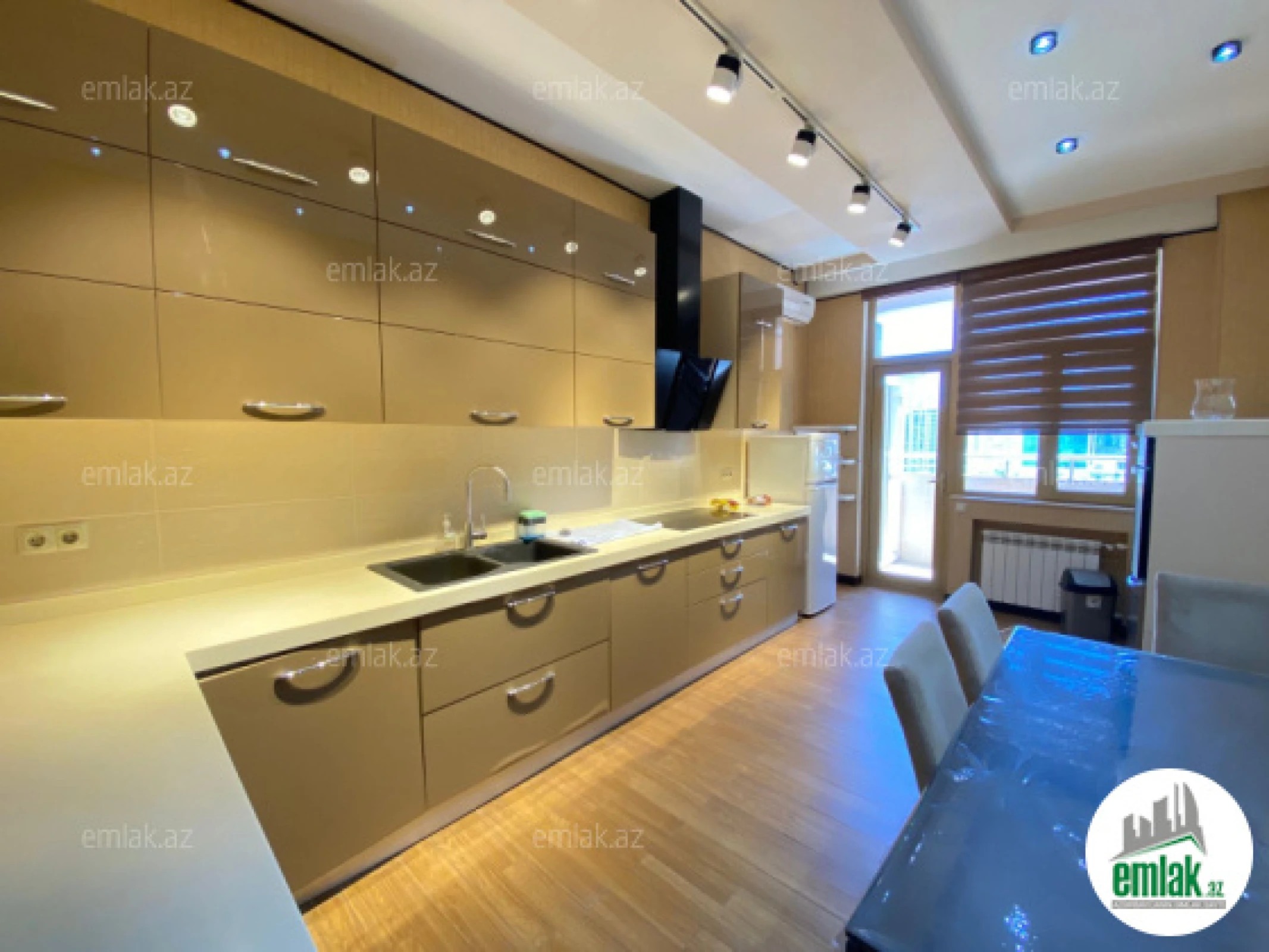 Satılır 4 otaqlı yeni tikili 185 m²