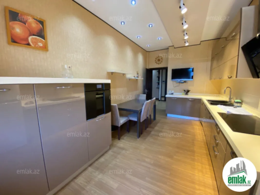 Satılır 4 otaqlı yeni tikili 185 m²