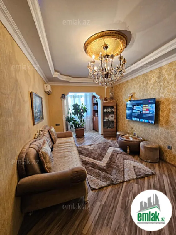 Satılır 5 otaqlı köhnə tikili 120 m²