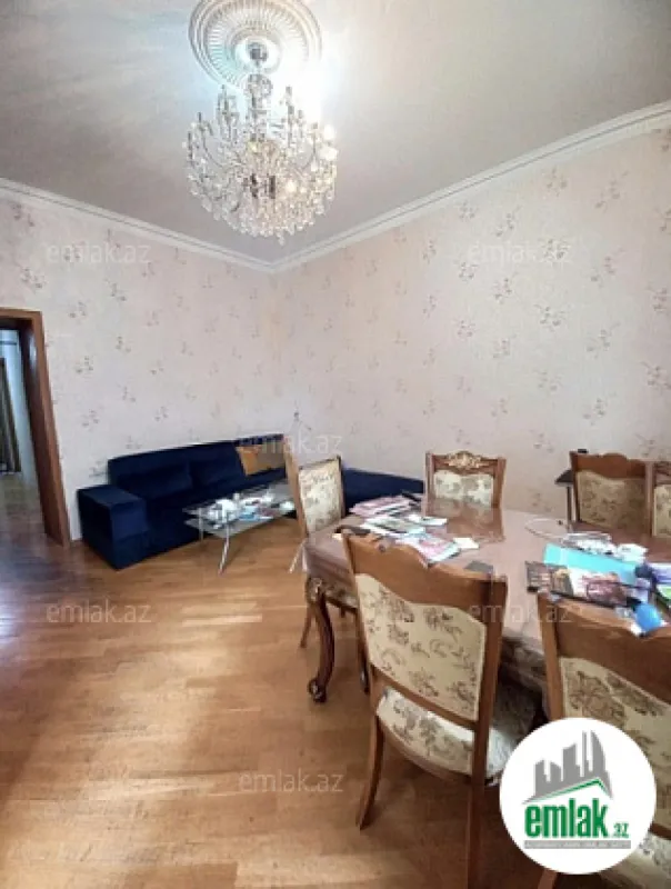 Satılır 2 otaqlı köhnə tikili 75 m²