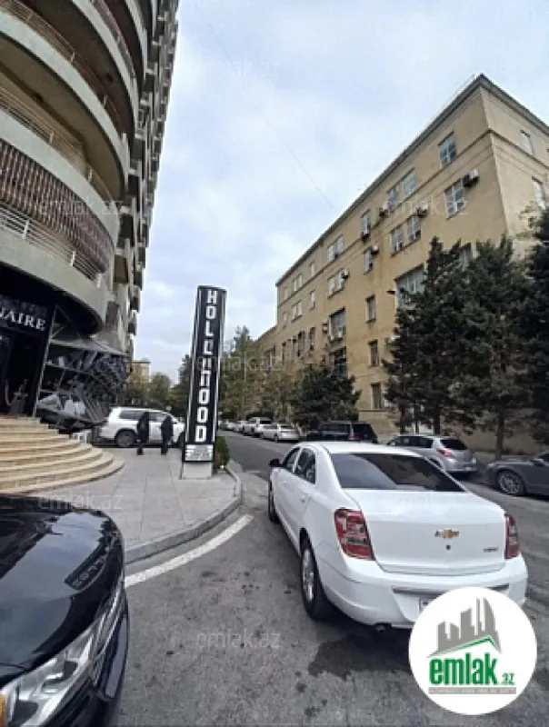 Satılır 2 otaqlı köhnə tikili 75 m²