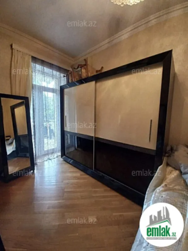 Satılır 2 otaqlı köhnə tikili 75 m²