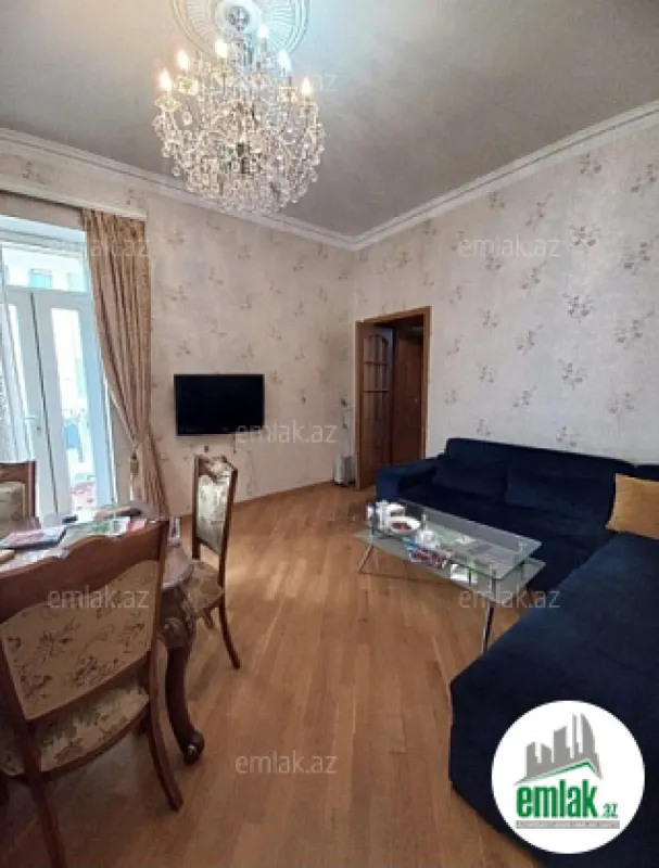 Satılır 2 otaqlı köhnə tikili 75 m²