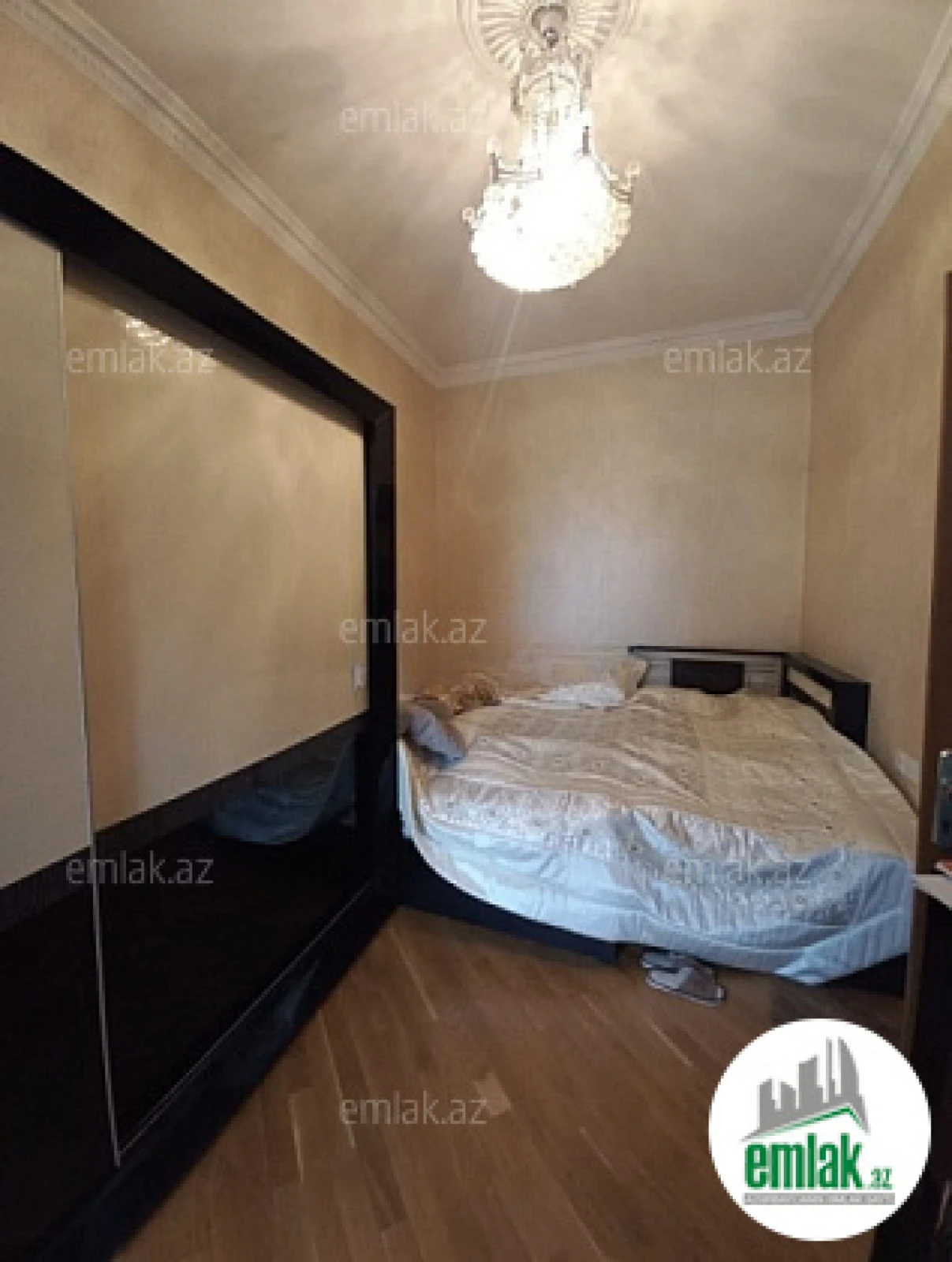 Satılır 2 otaqlı köhnə tikili 75 m²