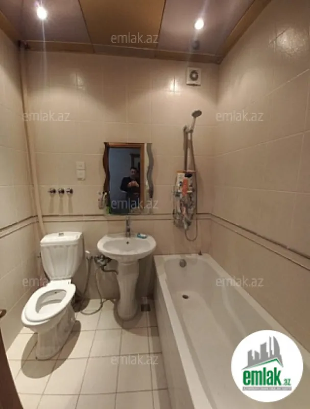 Satılır 2 otaqlı köhnə tikili 75 m²