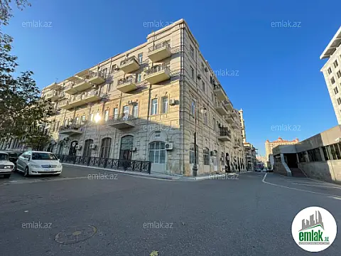 Satılır 3 otaqlı köhnə tikili 70.5 m²