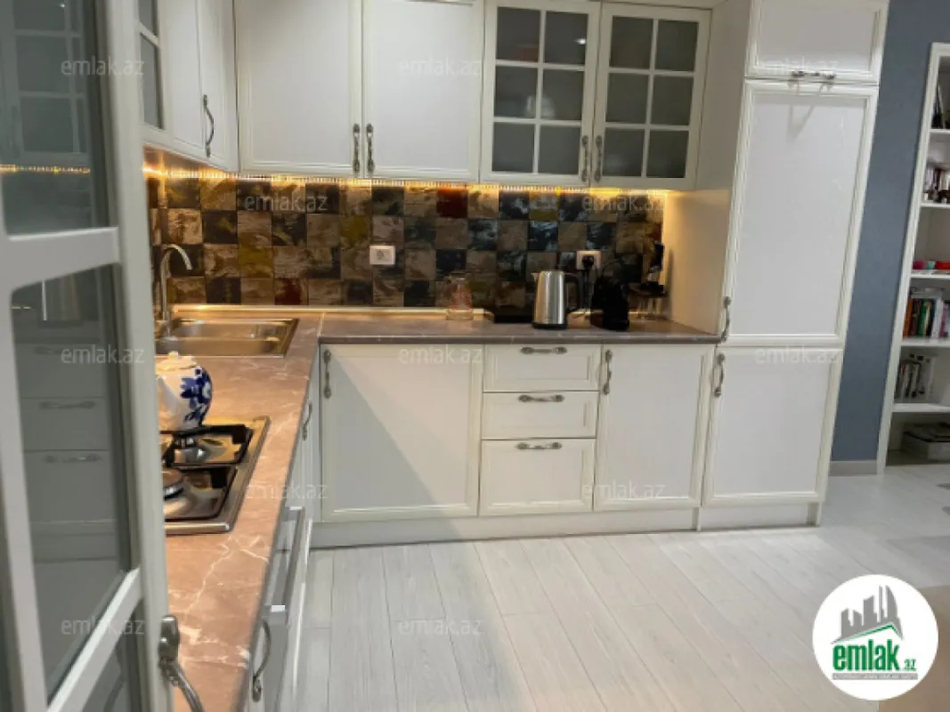 Satılır 3 otaqlı köhnə tikili 70.5 m²