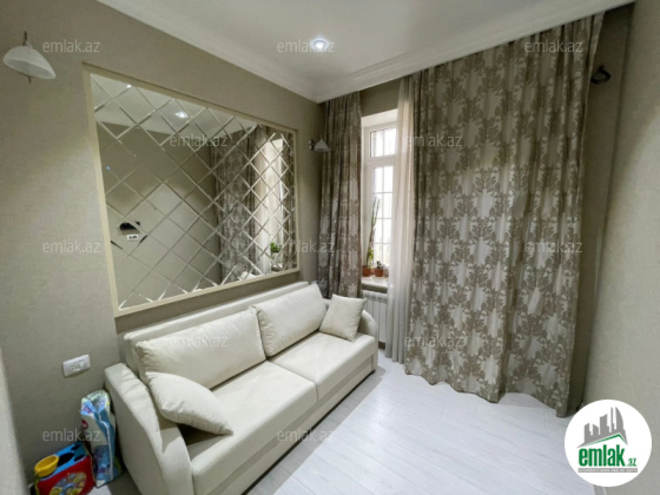 Satılır 3 otaqlı köhnə tikili 70.5 m²
