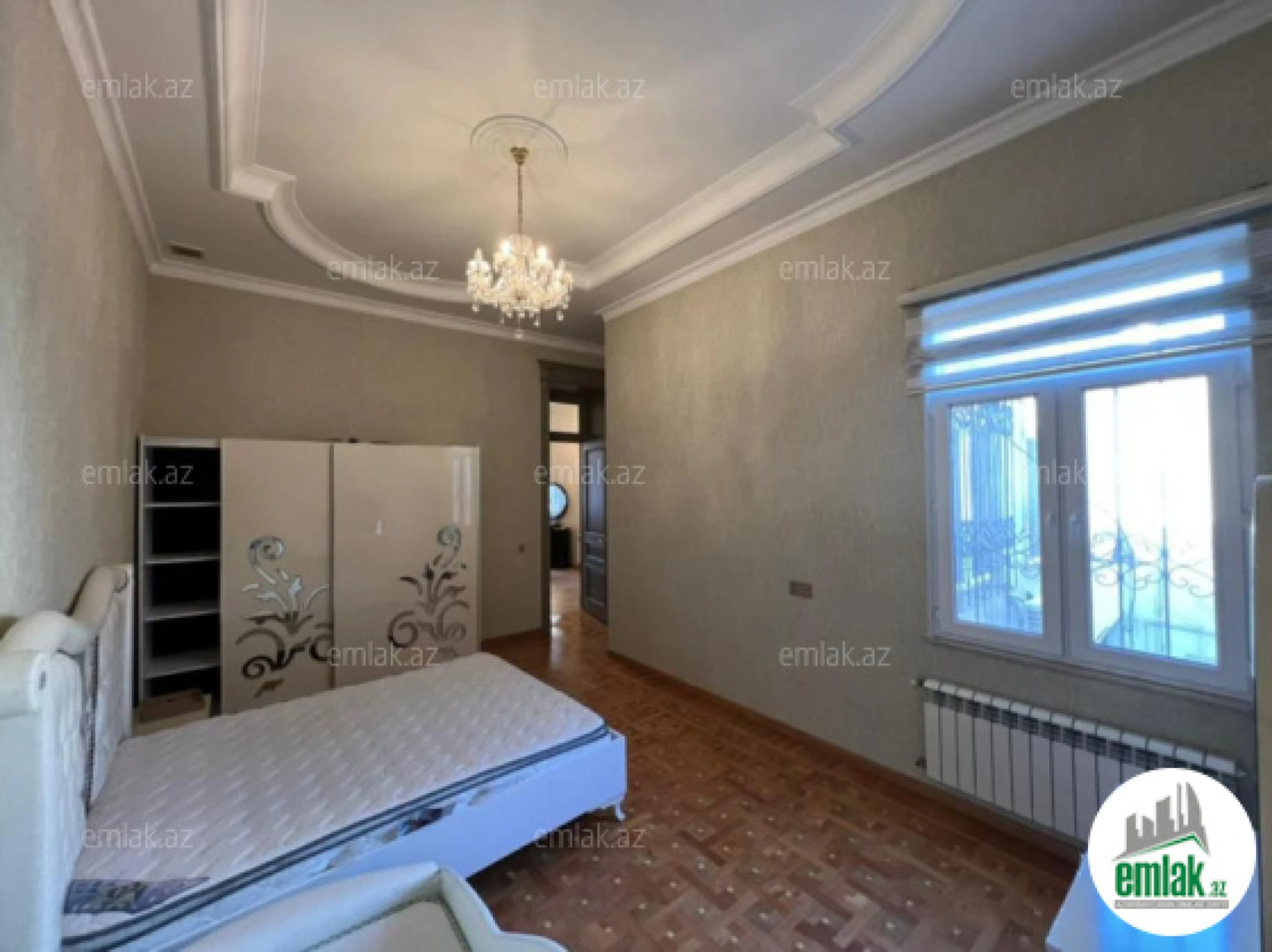 Satılır 4 otaqlı köhnə tikili 150 m²