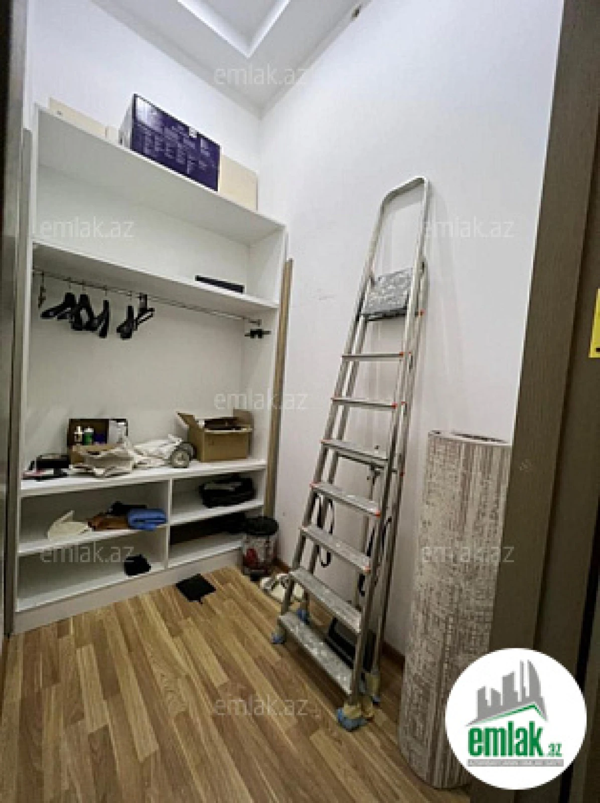 Satılır 4 otaqlı köhnə tikili 150 m²