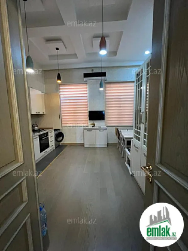 Satılır 4 otaqlı köhnə tikili 150 m²