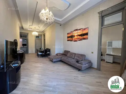 Satılır 4 otaqlı köhnə tikili 150 m²