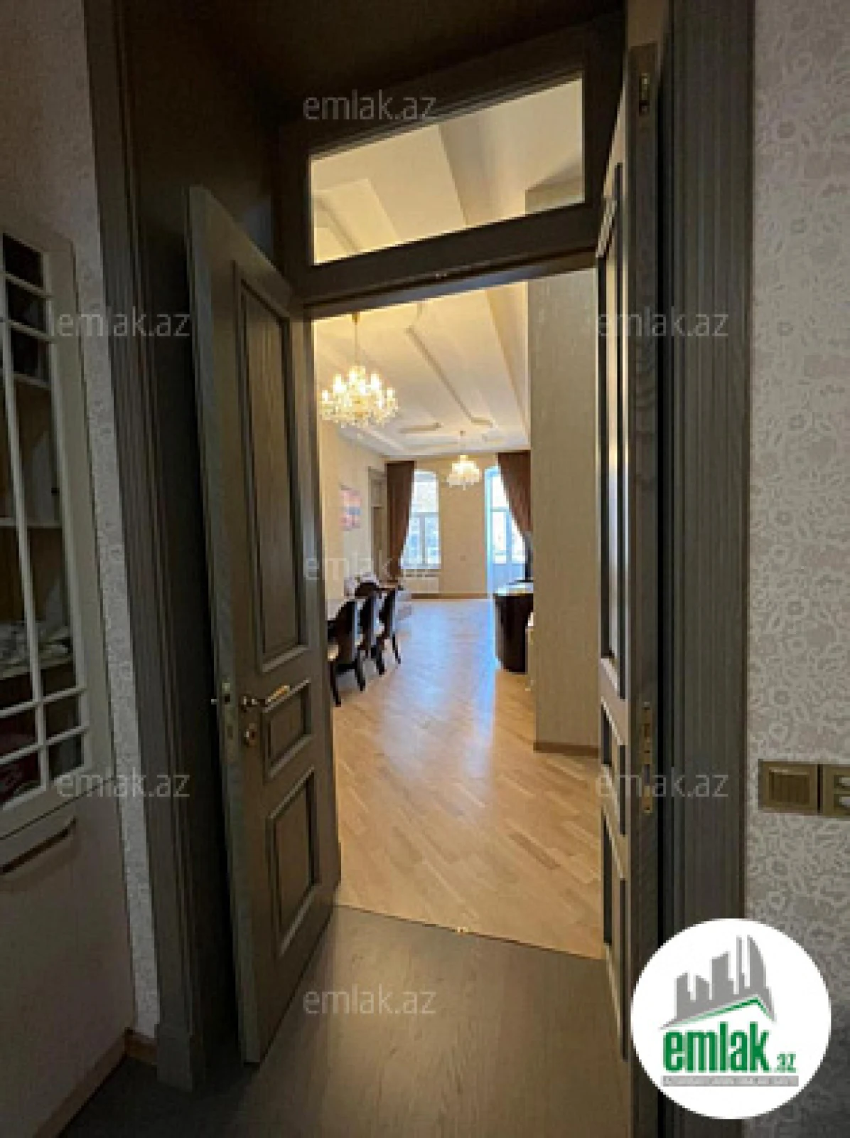 Satılır 4 otaqlı köhnə tikili 150 m²