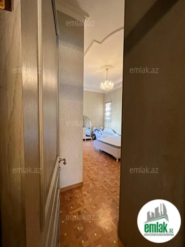 Satılır 4 otaqlı köhnə tikili 150 m²