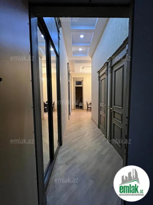 Satılır 4 otaqlı köhnə tikili 150 m²