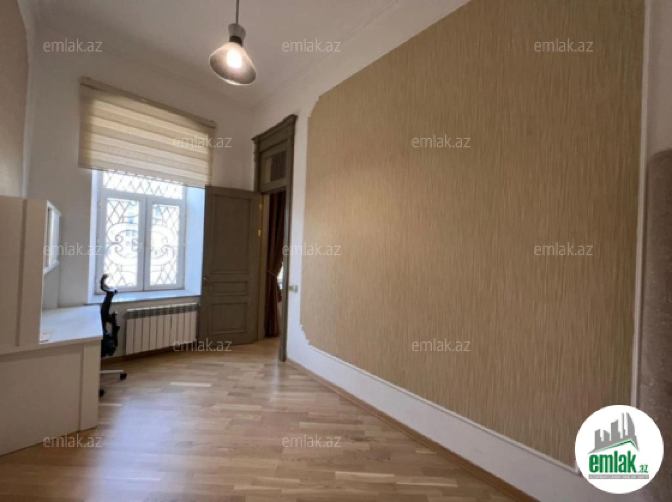 Satılır 4 otaqlı köhnə tikili 150 m²