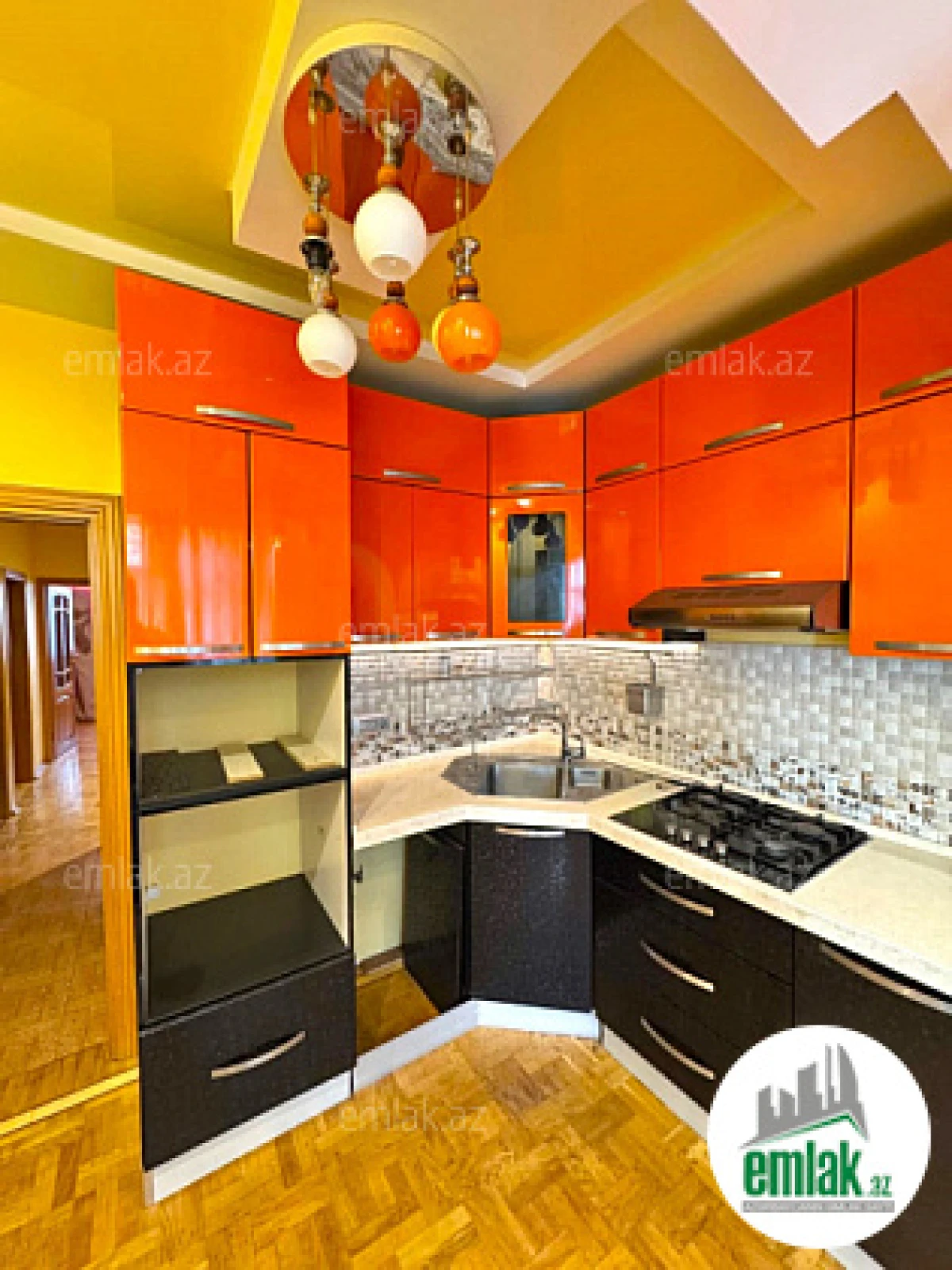 Satılır 4 otaqlı köhnə tikili 110 m²