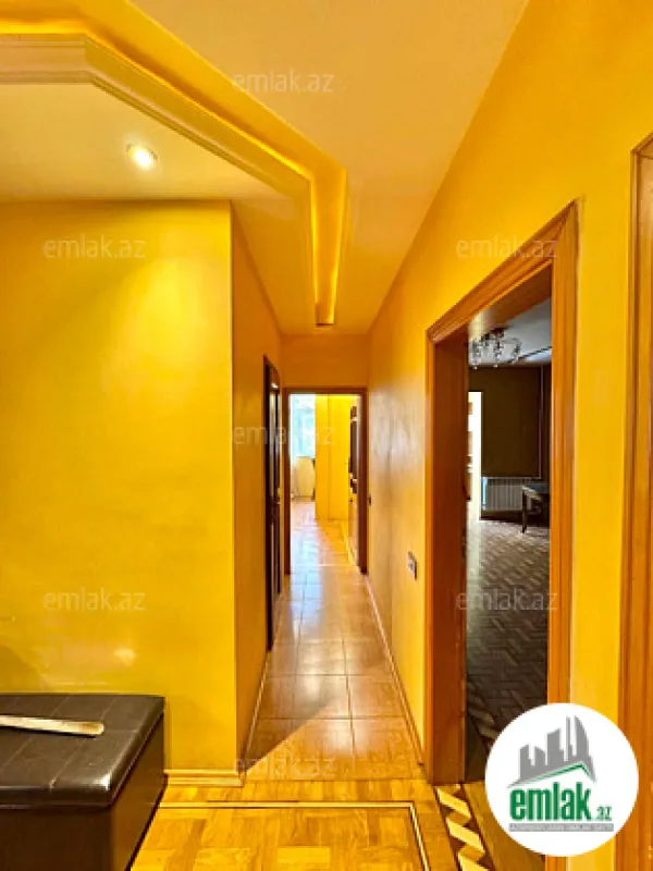 Satılır 4 otaqlı köhnə tikili 110 m²