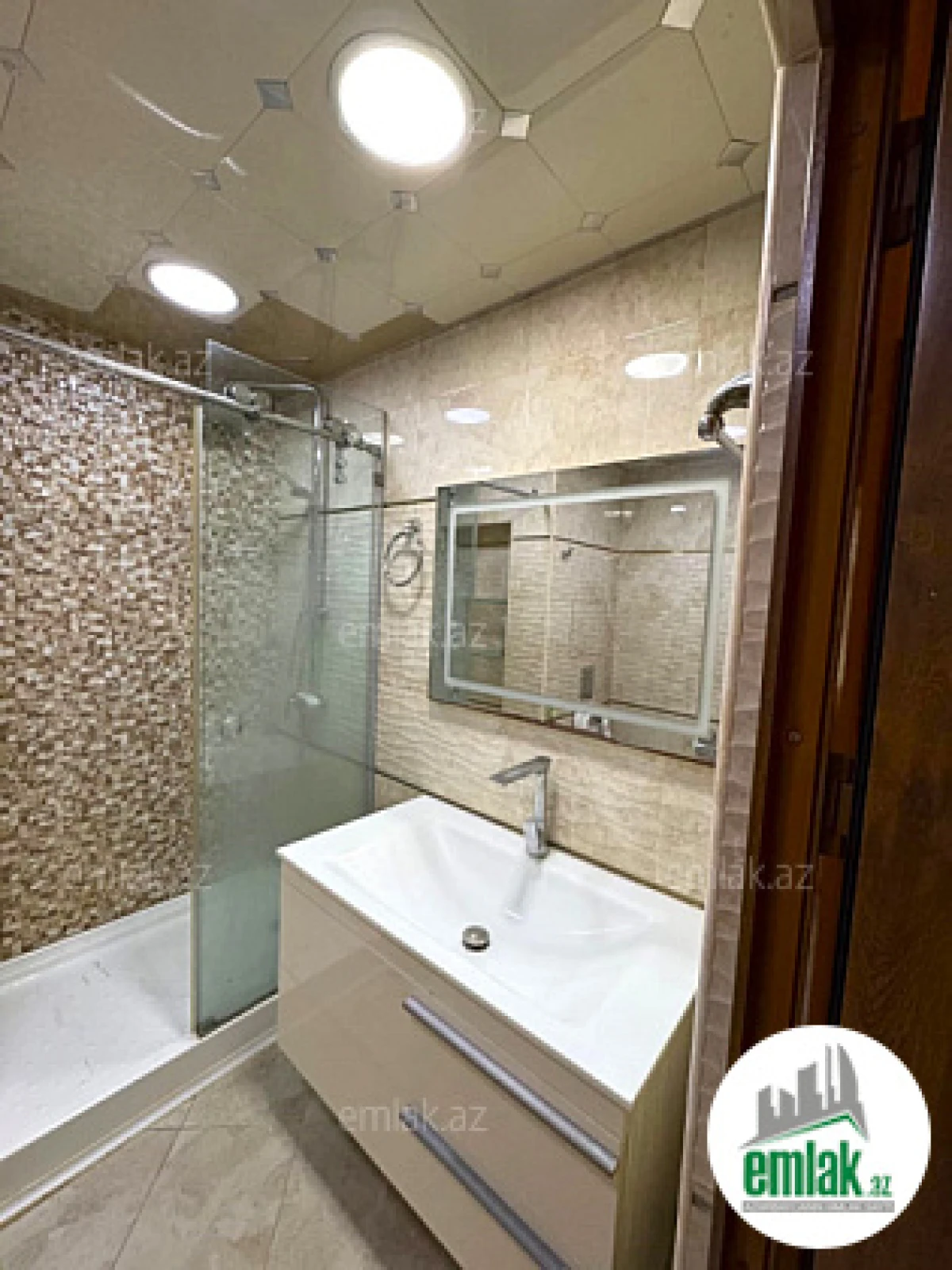 Satılır 4 otaqlı köhnə tikili 110 m²