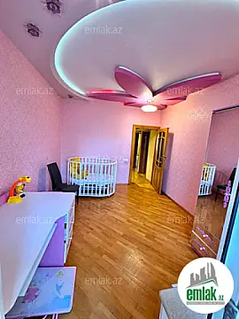 Satılır 4 otaqlı köhnə tikili 110 m²
