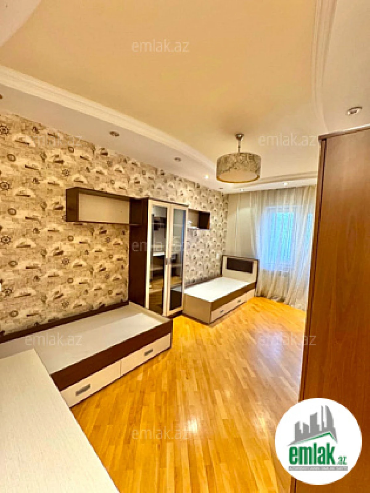 Satılır 4 otaqlı köhnə tikili 110 m²
