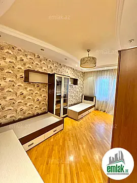 Satılır 4 otaqlı köhnə tikili 110 m²
