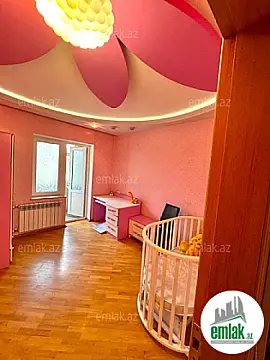 Satılır 4 otaqlı köhnə tikili 110 m²