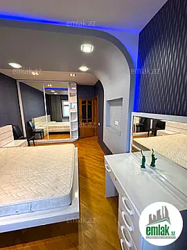 Satılır 4 otaqlı köhnə tikili 110 m²