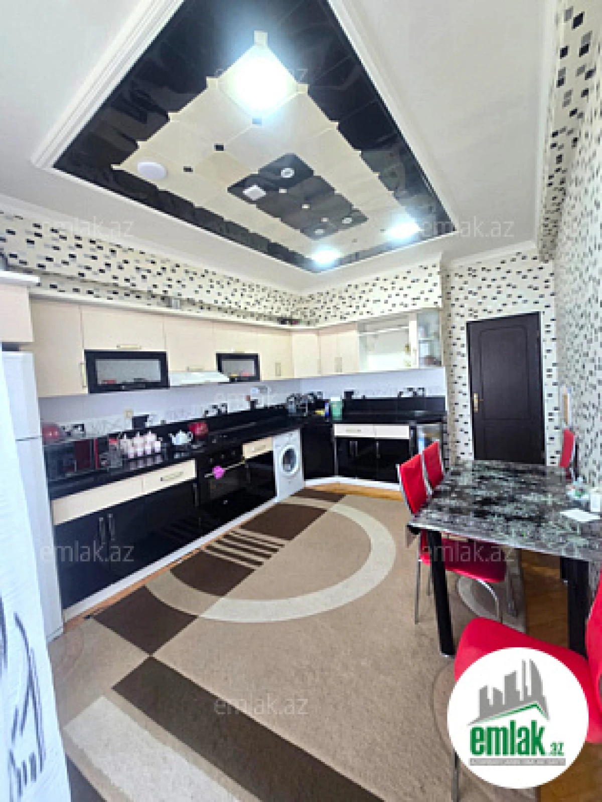 Satılır 3 otaqlı yeni tikili 130 m²