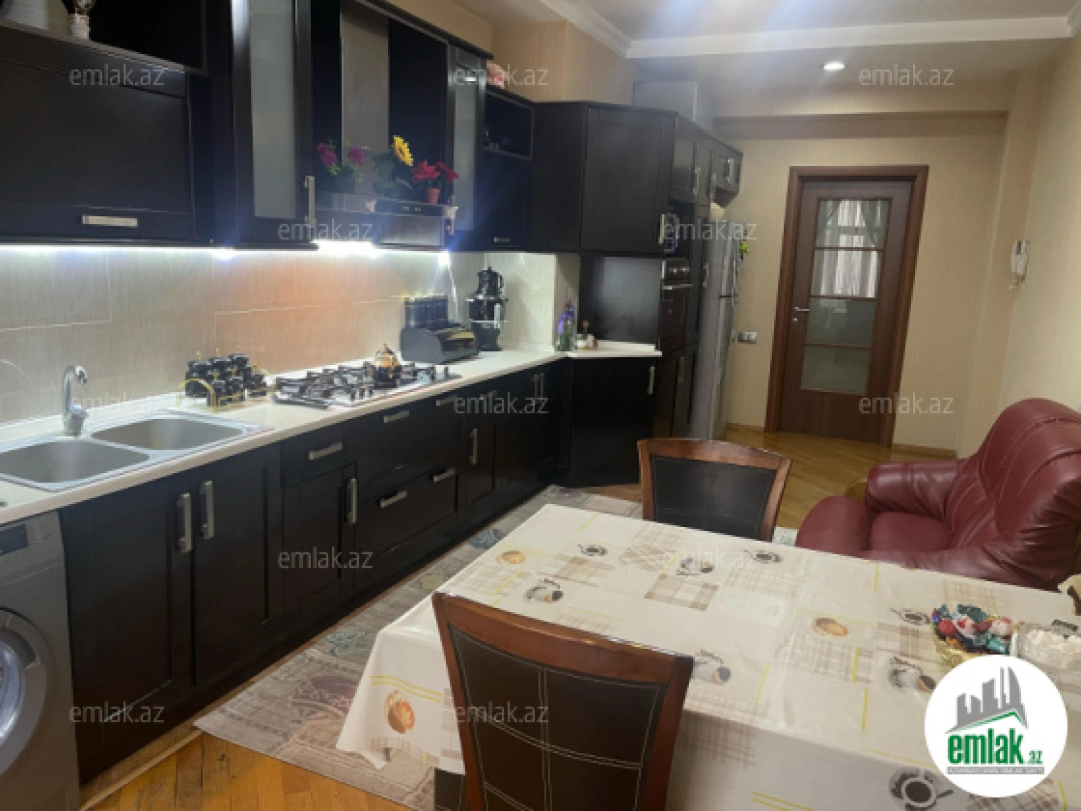 Satılır 3 otaqlı yeni tikili 155 m²