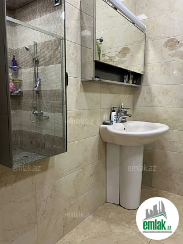 Satılır 4 otaqlı yeni tikili 185 m²