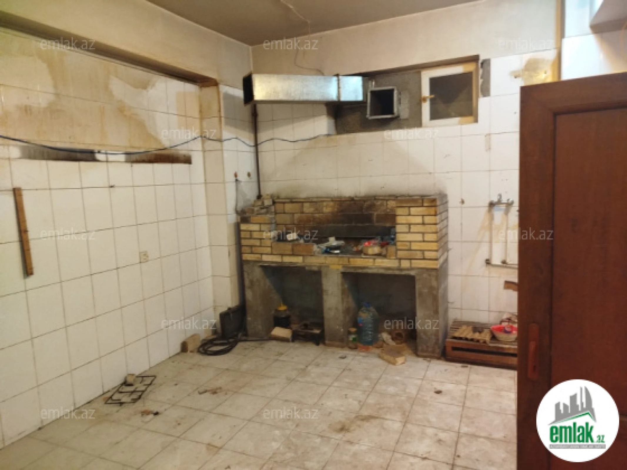 Satılır 7 otaqlı obyekt 194.9 m²