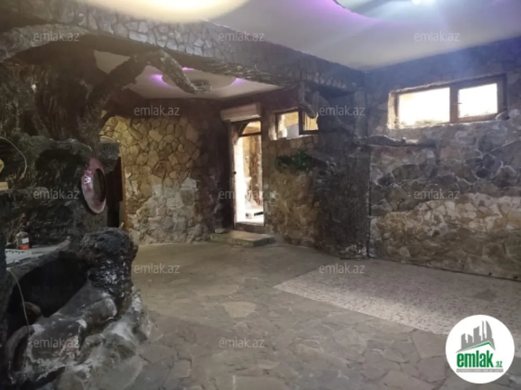 Satılır 7 otaqlı obyekt 194.9 m²