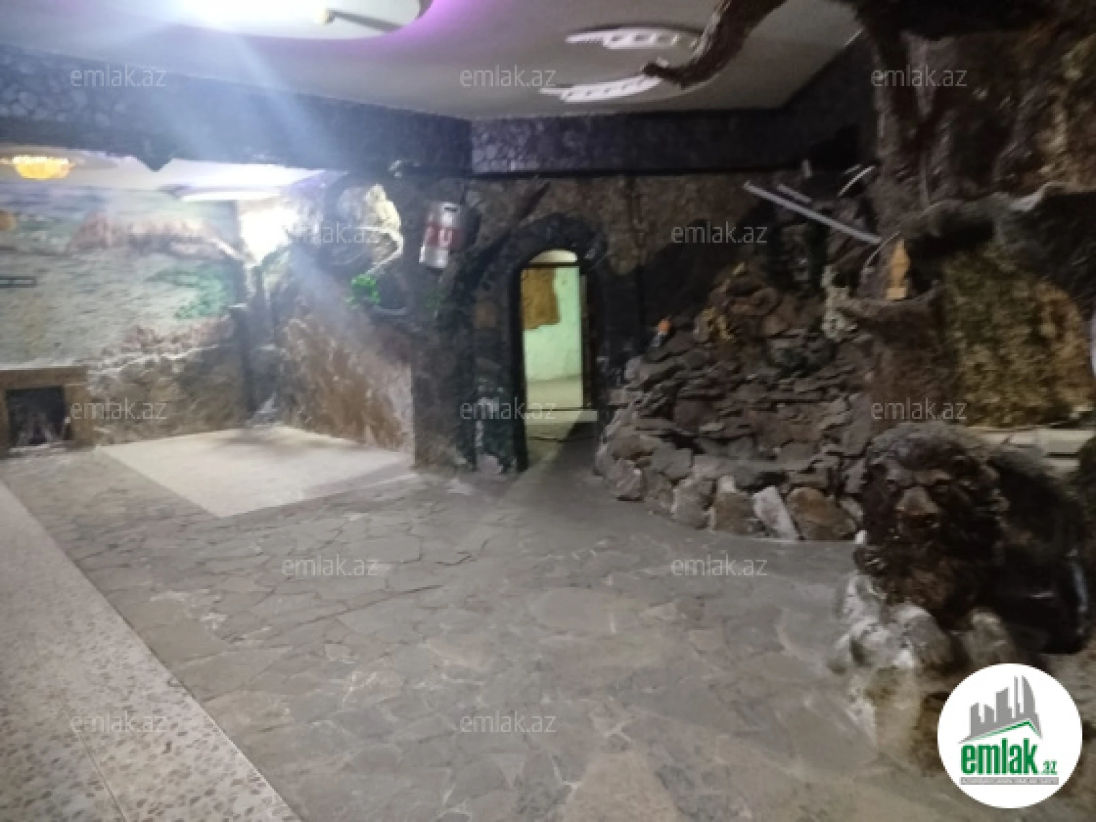 Satılır 7 otaqlı obyekt 194.9 m²