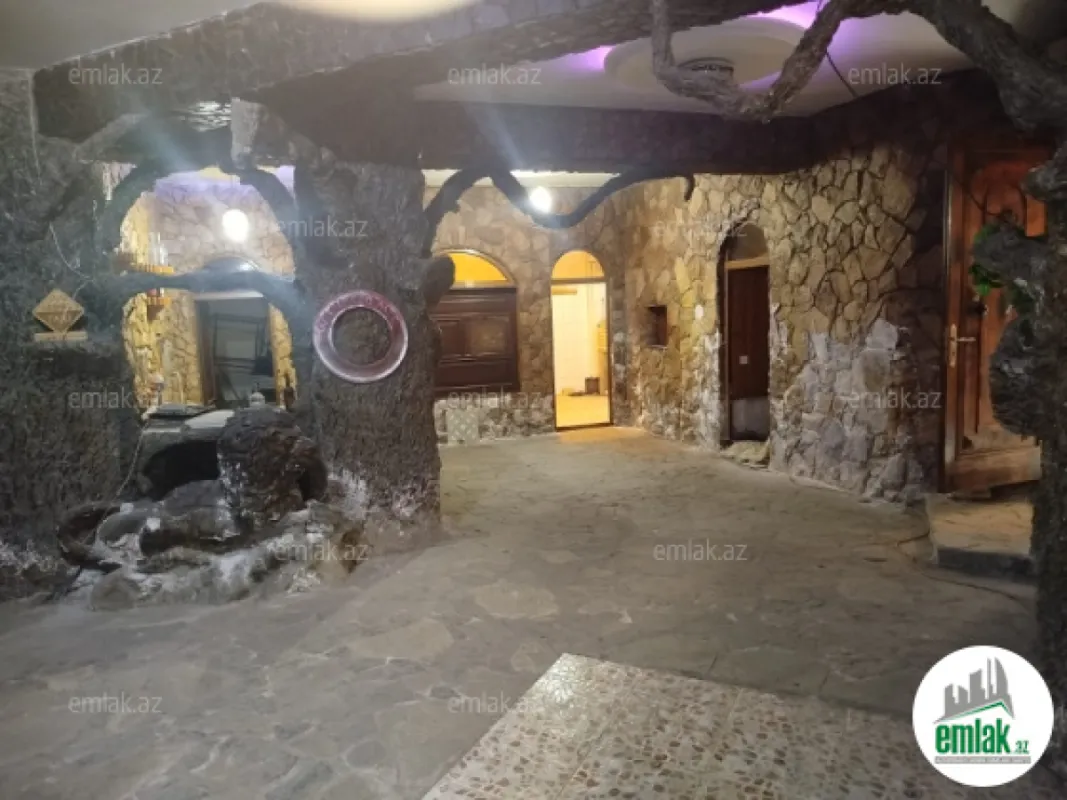 Satılır 7 otaqlı obyekt 194.9 m²