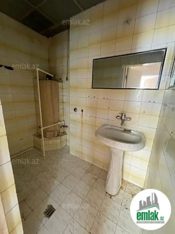 Satılır 9 otaqlı həyət evi 273.53 m²